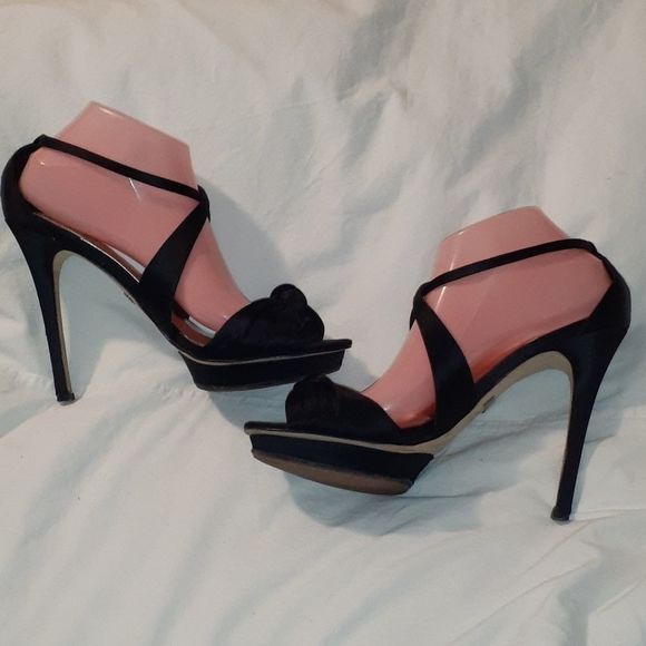 Badgley Mischka Satin Ankle Strap Slinky Heels 10M - Picture 3 of 8